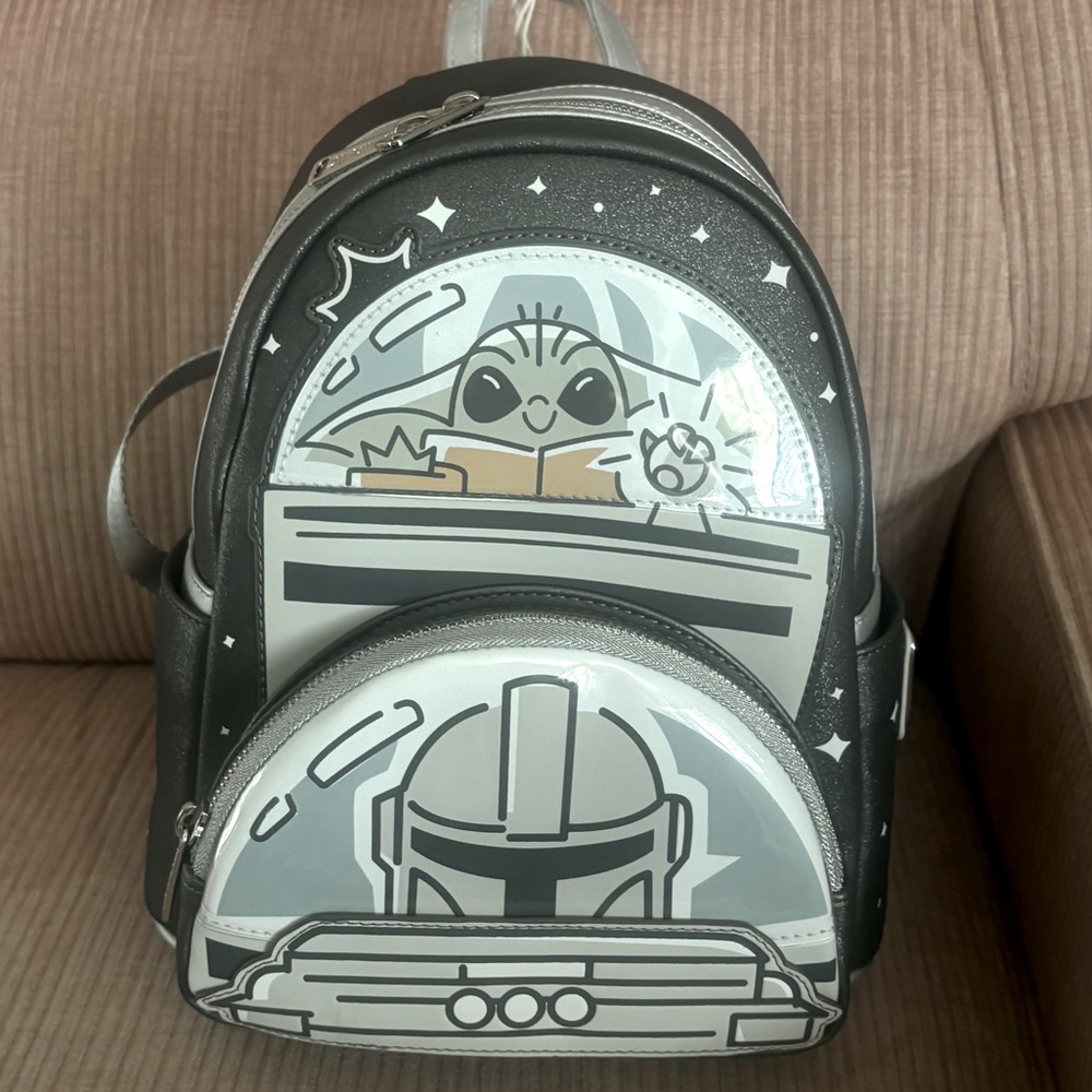 New , Original Star Wars  loungefly miniback pack original price $88